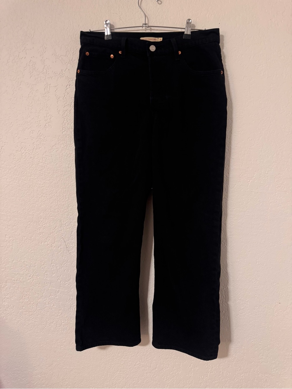 Levi's Black Cropped Straight Women's Jeans